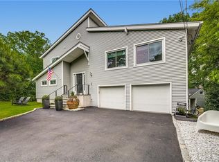 7 Ferris Dr, Old Greenwich, CT 06870