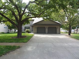 401 Fairoaks Ave, Mitchell, SD 57301