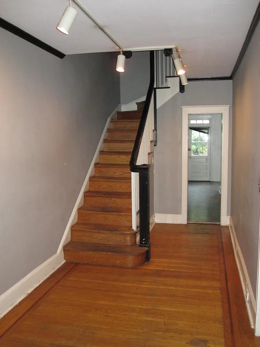 Building Photo - 212 E University Pkwy