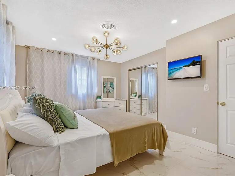 1960 Coral Reef Dr — Photo 31