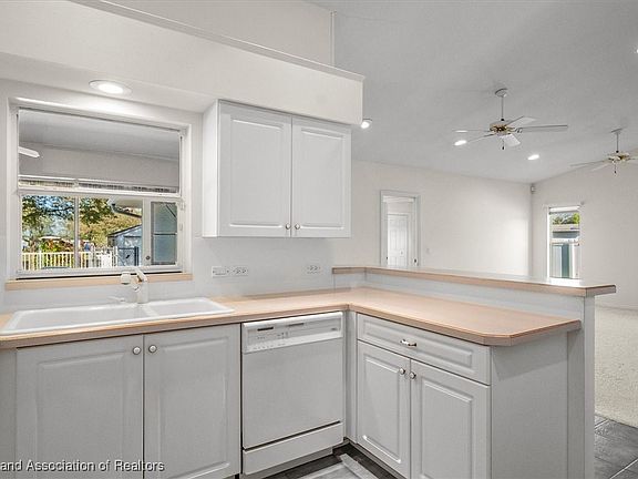 4th image of 1806 Citadel St