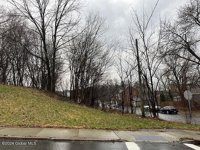 2nd image of 1007 Jacob Street