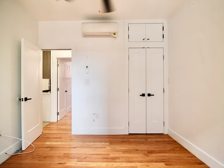 279 Kosciuszko St #406 — Photo 4