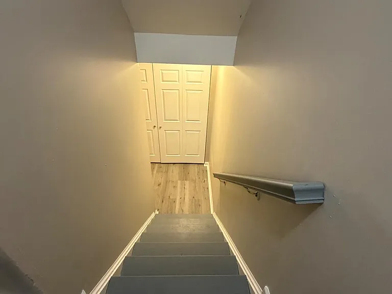 4 Coachlight Dr #4 — Photo 18