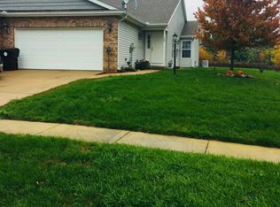 208 Red Bud Dr, Mahomet, IL 61853