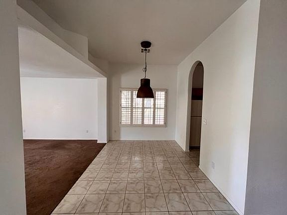 5th image of 5036 Desert Fir Dr