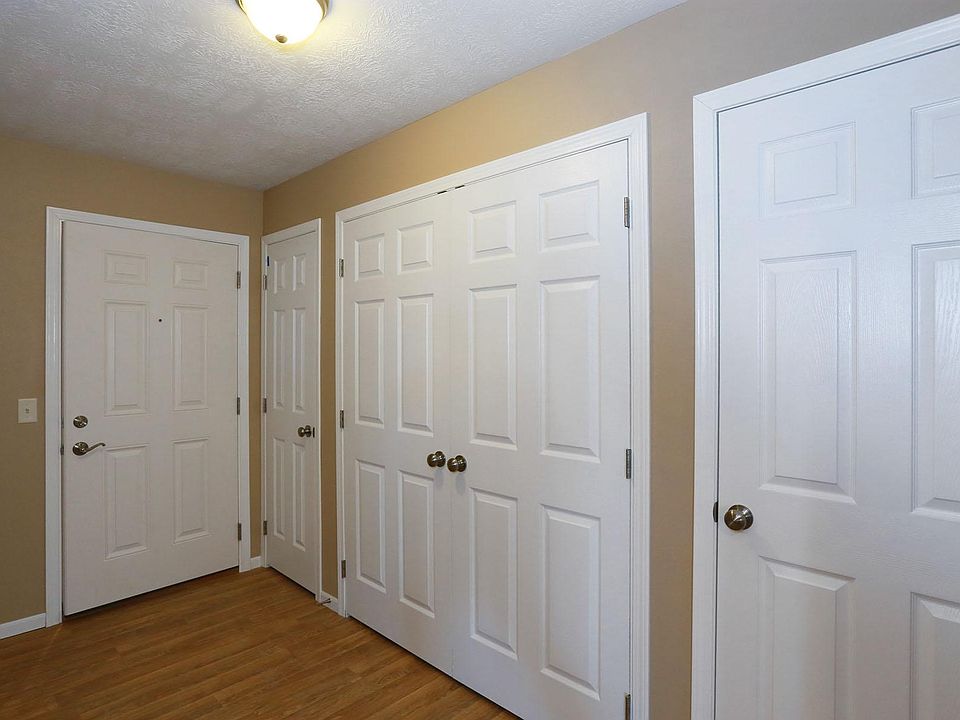three bedroom foyer