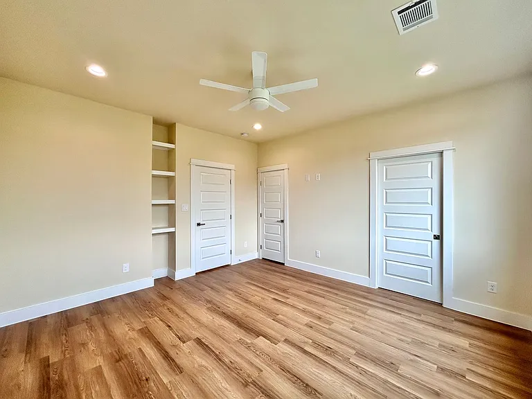 5605 Samuel Huston Ave #1 — Photo 12