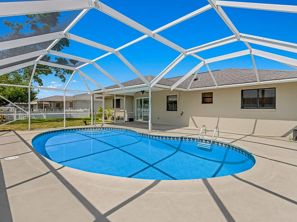 1944 Country Club Blvd