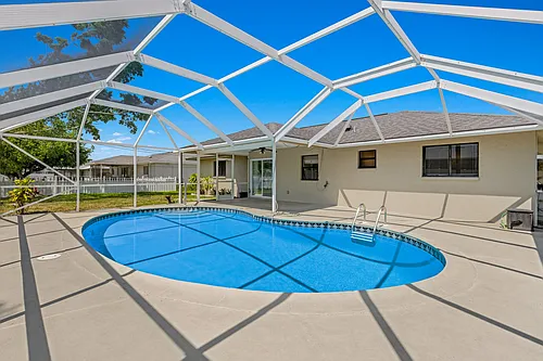1944 Country Club Blvd Photo 1