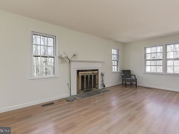 5th image of 5922 Empire Way