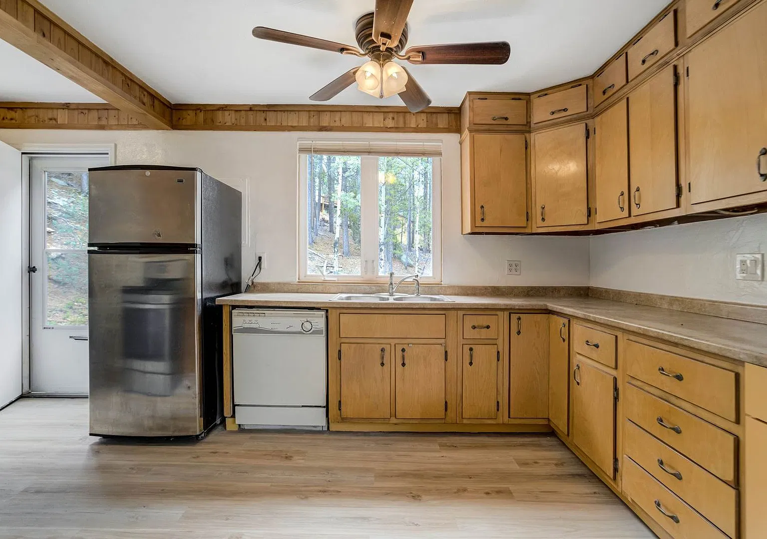 Charming 2-Bedroom Mountain Cabin with Incredible Views & Wood-Burning Fireplace — Photo 3