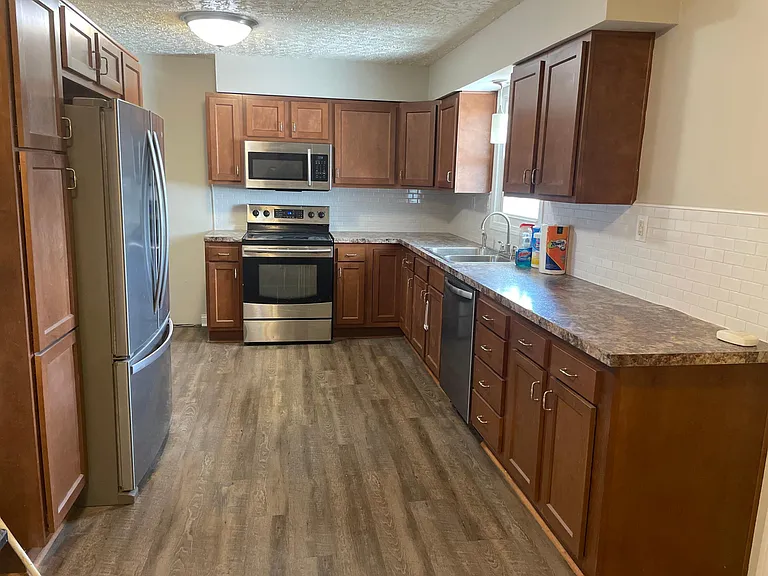 1435 Hodgenville Rd — Photo 6