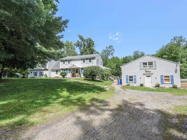 22 Holton Circle, Londonderry, NH 03053