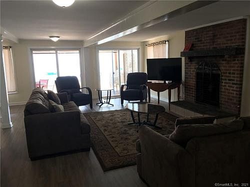5th image of 989 Fairfield Beach Rd