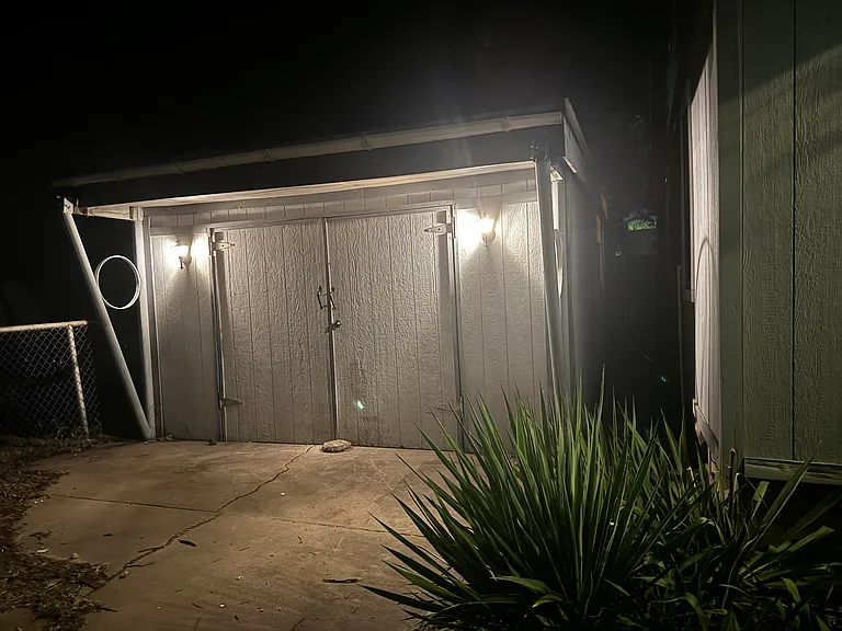 1240 E Walnut St — Photo 48