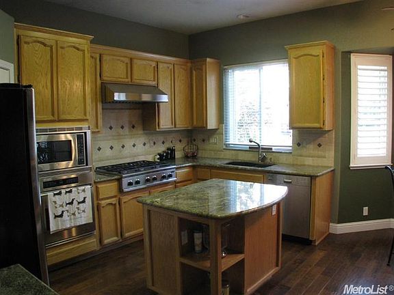 3rd image of 1557 Ledbury St