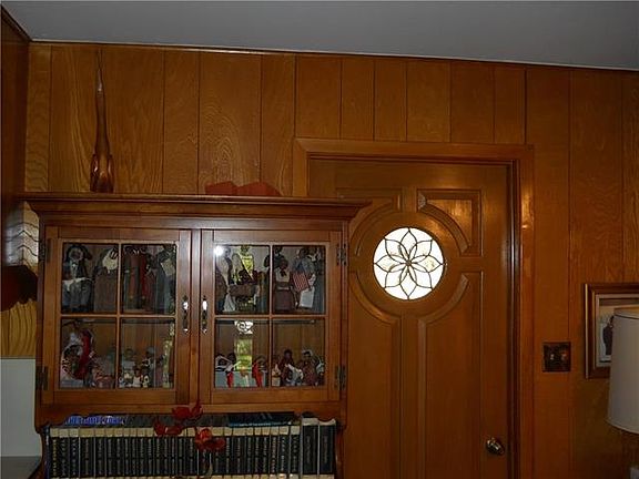3rd image of 2405 N Glen Dr
