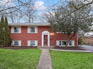 804 Grant St, Herndon, VA 20170