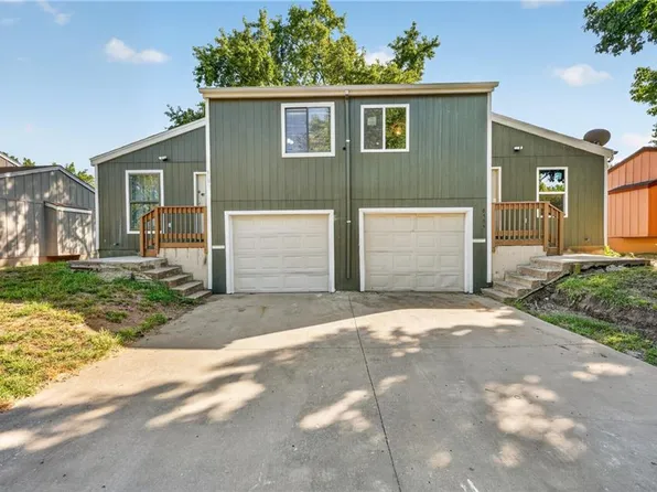 8486 Lane Dr, Raytown, MO 64138