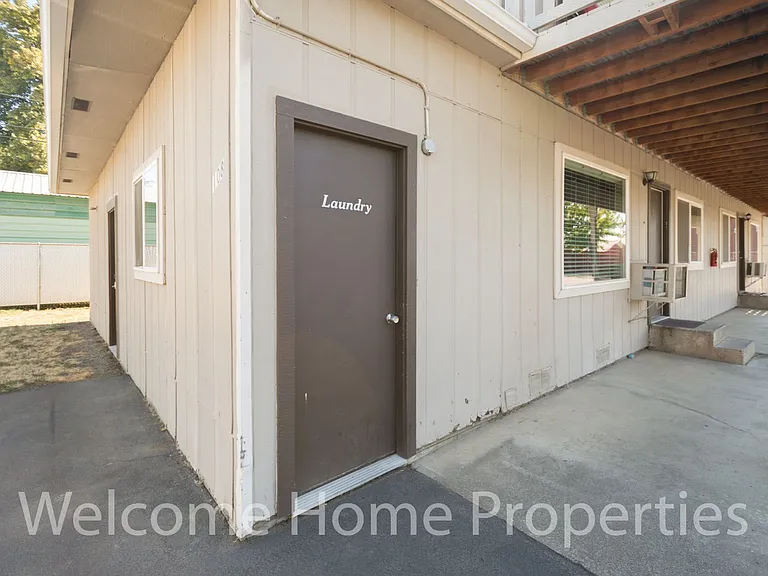 108 SE 6th St — Photo 30