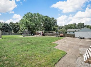 450 Nantucket Dr, Saint Charles, MO 63301