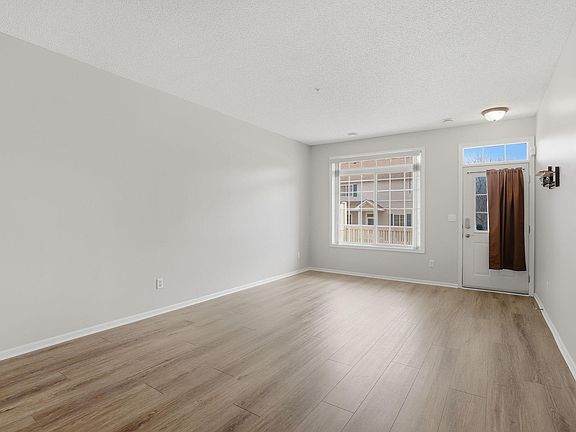 5th image of 4771 Blaine Ave #302