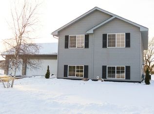816 Lindsey Ln, Belle Plaine, MN 56011