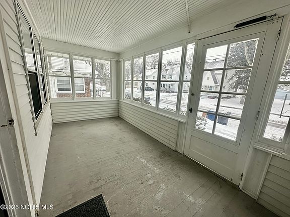 5th image of 3651 Leybourn Ave