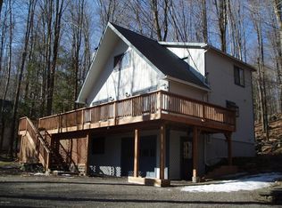 17 Tomahawk Rd, Lake Ariel, PA 18436