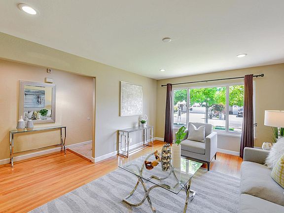 5th image of 1565 Creek Dr