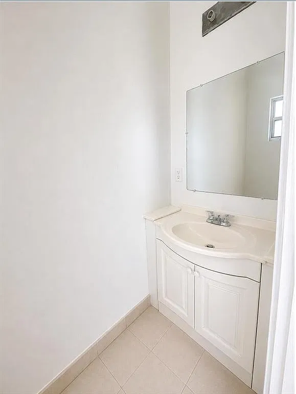 2 bed, 2.5 bath, 1160 sqft, $2,000 — Photo 3