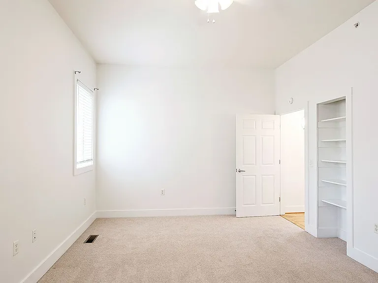 215 5th St SW #1D — Photo 9