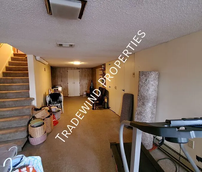 2488 Chatsworth St N — Photo 7