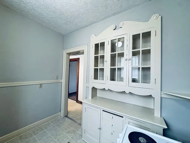 3526 Fort Ave — Photo 6