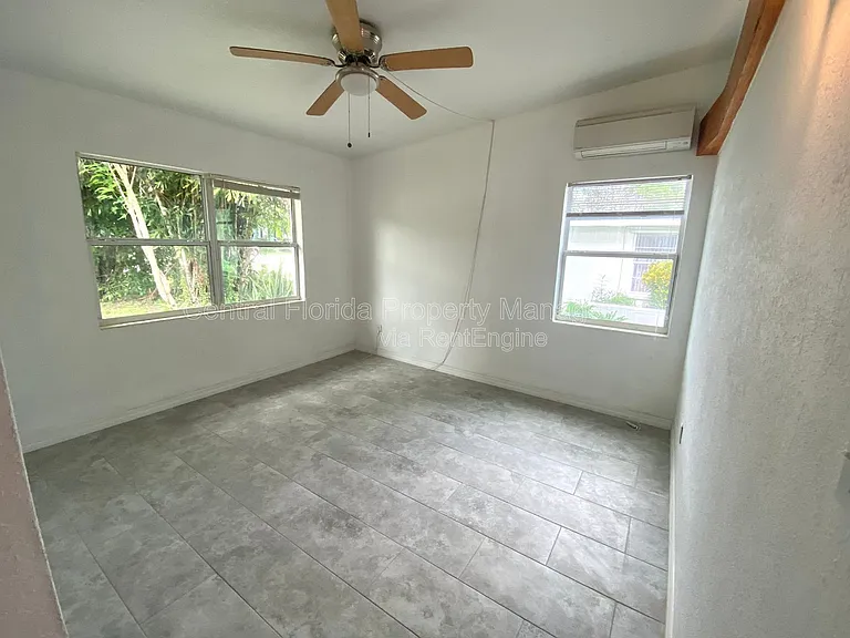 4030 Corrine Dr — Photo 12