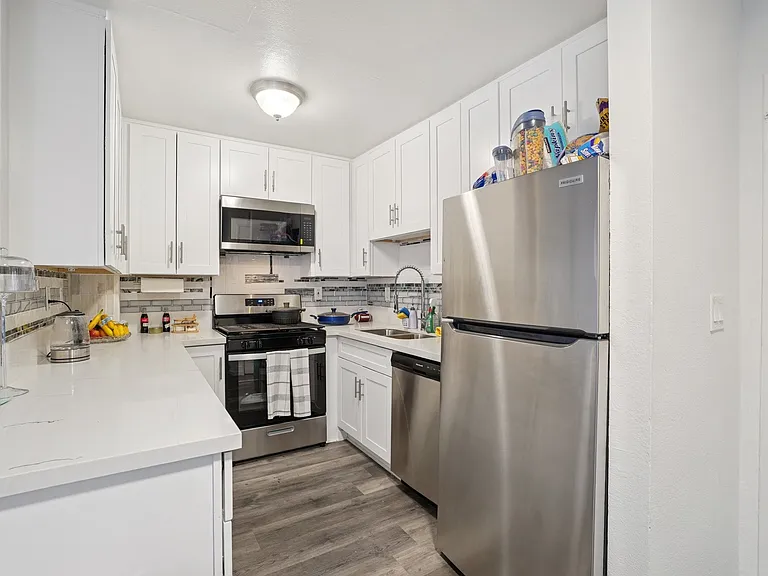 Sylvan Apartments — Photo 26