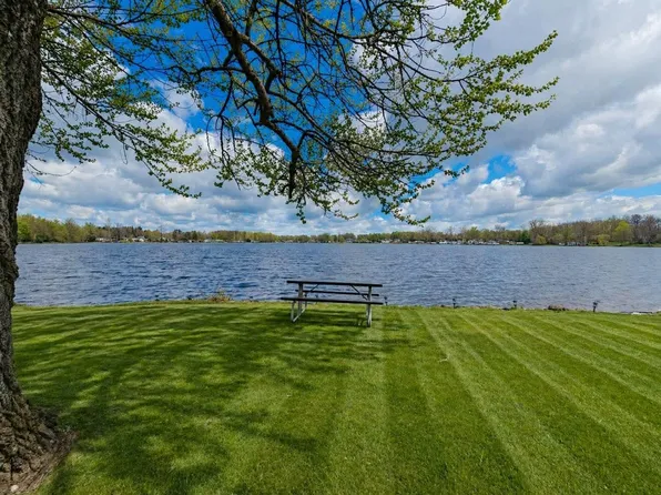 4492 E Bear Lake Rd, Osseo, MI 49266