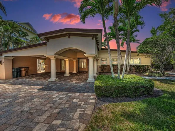 52 N Pine Cir, Belleair, FL 33756