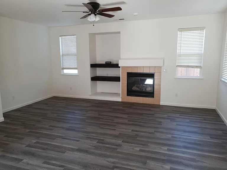 1442 Haven St — Photo 5