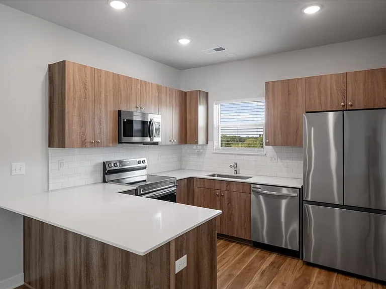Barry West Townhomes — Photo 82