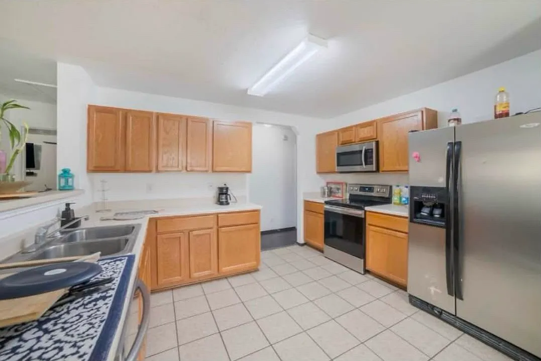 5 bed, 2595 sqft, $625 — Photo 4