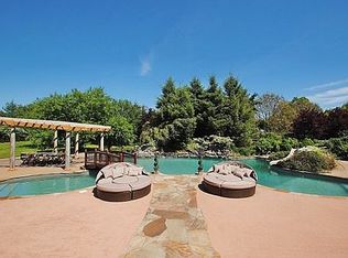 130 Old East Neck Rd, Melville, NY 11747
