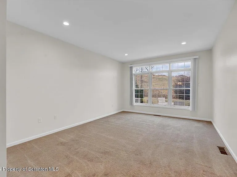 1404 Verne Close — Photo 10