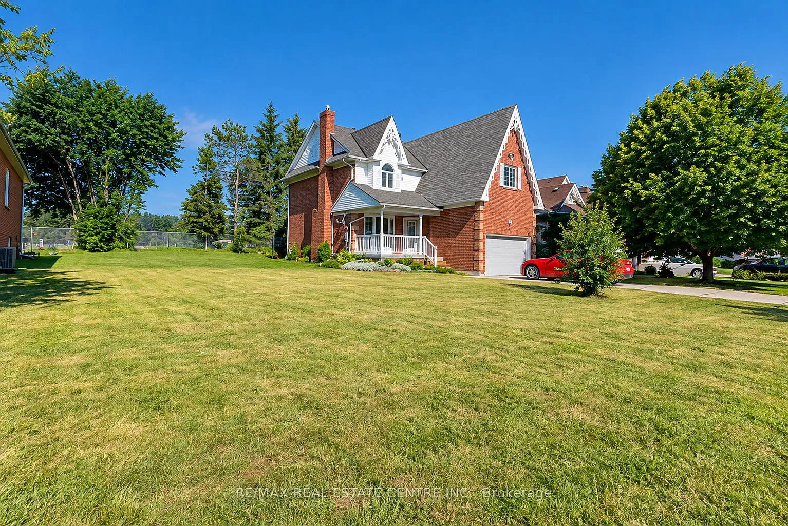 4 bed, $2,900 — Photo 2