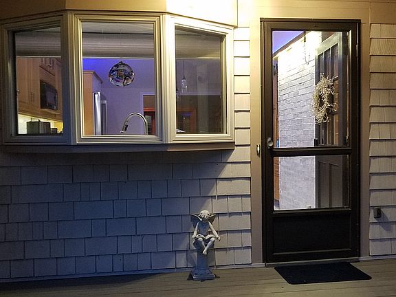 5th image of 42 Longfellow Dr