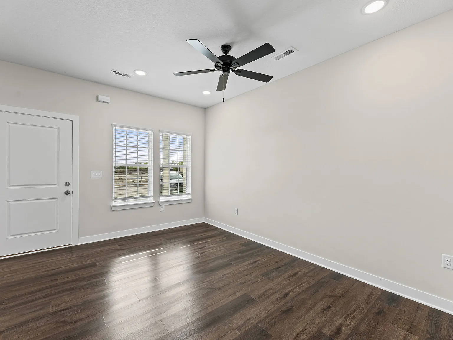 602 Spruce St — Photo 3
