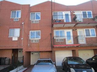 6022 80th Ave, Glendale, NY 11385