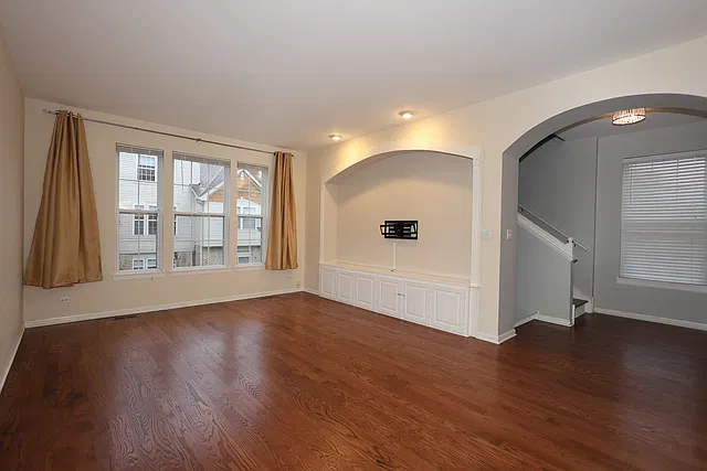 4 bed, 3.5 bath, 2437 sqft, $3,600 — Photo 2