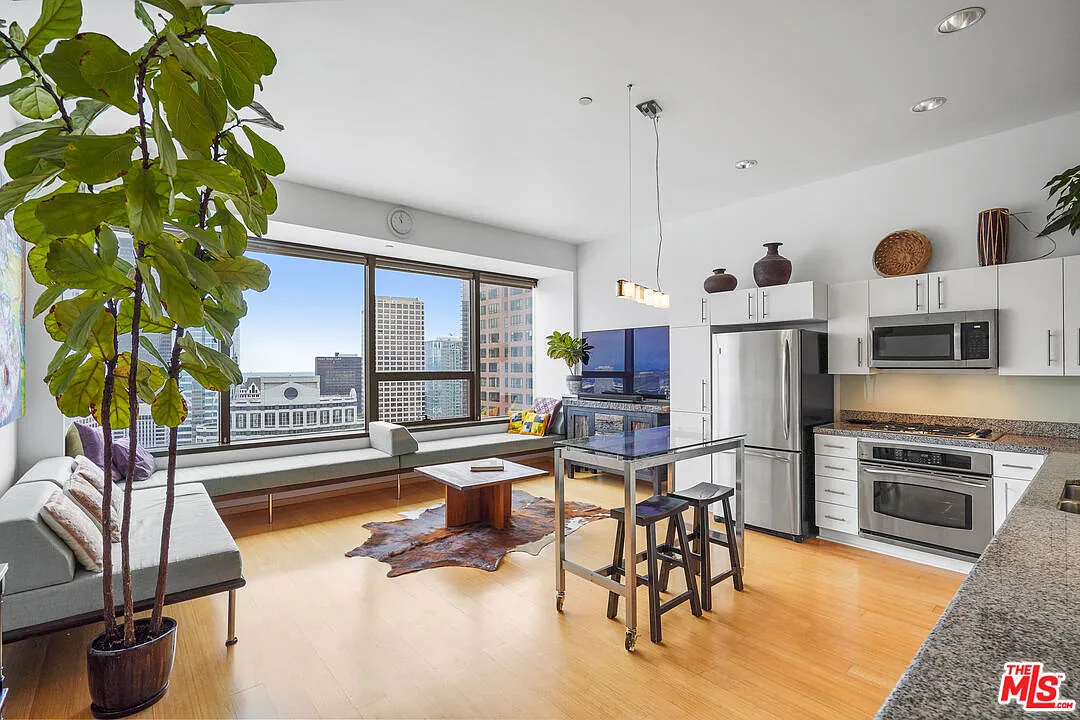 1 bed, 1.0 bath, 680 sqft, $2,500 — Photo 2